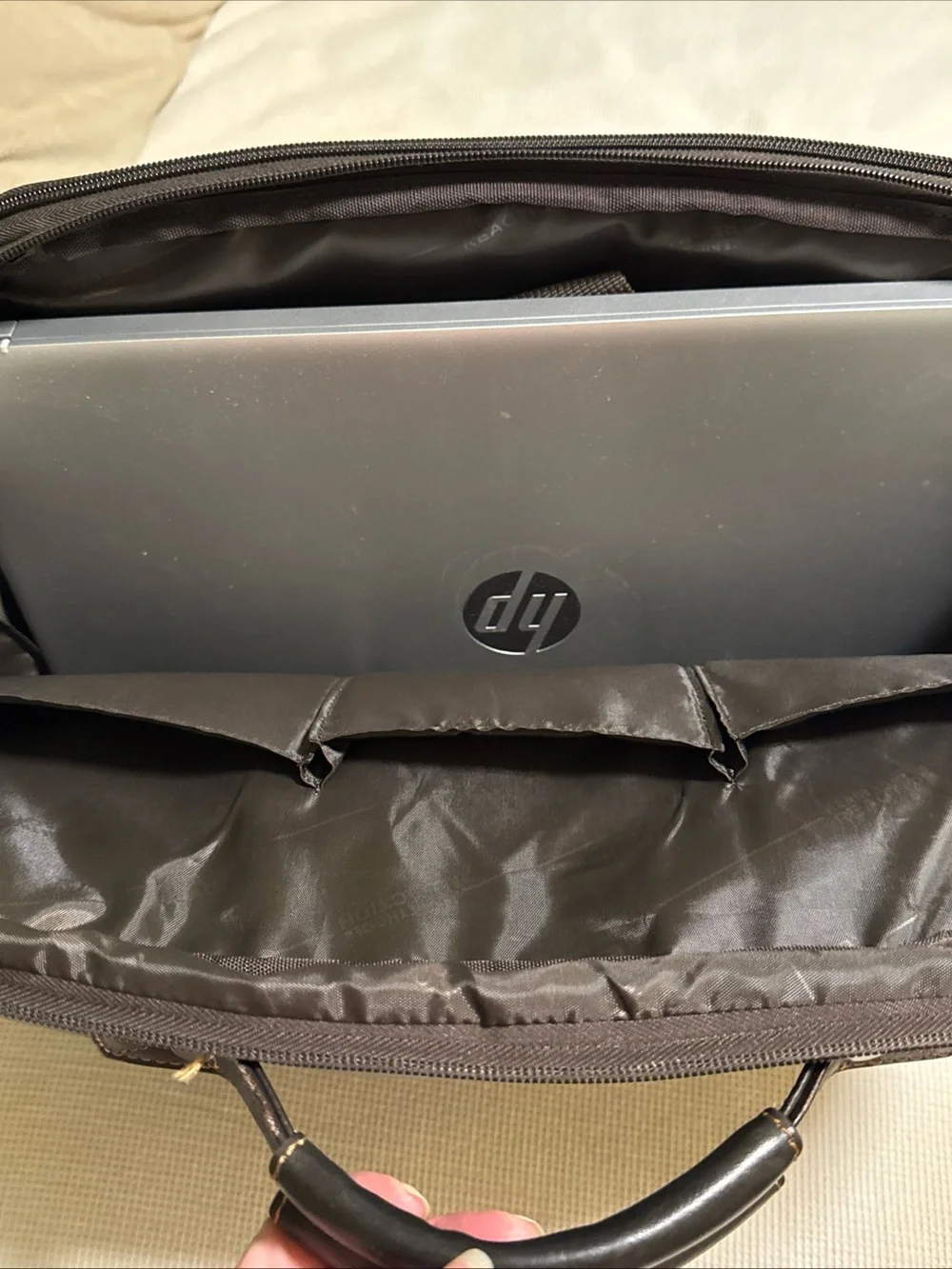 Kenneth Cole Reaction Dark Brown Leather Messenger Bag